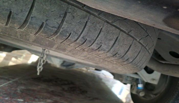 2017 Toyota Innova Crysta 2.4 VX 7 STR, Diesel, Manual, 4,85,632 km, tyre