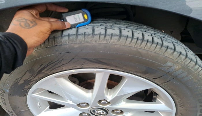 2017 Toyota Innova Crysta 2.4 VX 7 STR, Diesel, Manual, 4,85,632 km, tyre