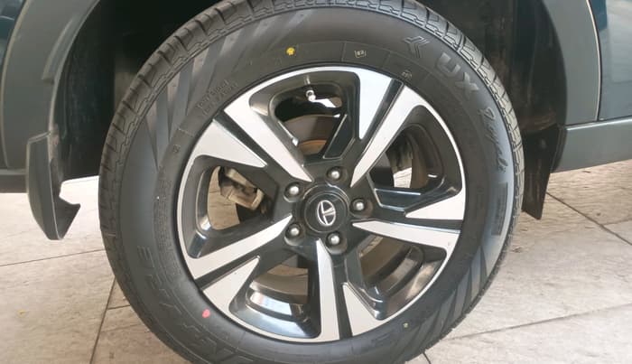 2022 Tata NEXON EV XZ PLUS LUX, Electric, Automatic, 72,358 km, tyre