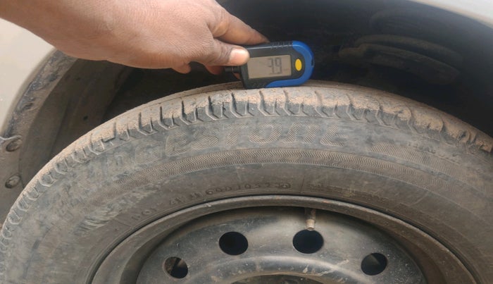 2015 Maruti Swift Dzire LDI, Diesel, Manual, 1,00,661 km, tyre