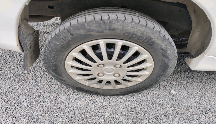 2012 Toyota Innova GX 2.5 7 STR, Diesel, Manual, 2,37,177 km, tyre