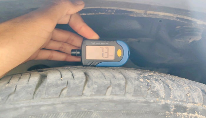 2017 Tata Hexa XTA 4X2 6 STR, Diesel, Automatic, 2,56,116 km, tyre