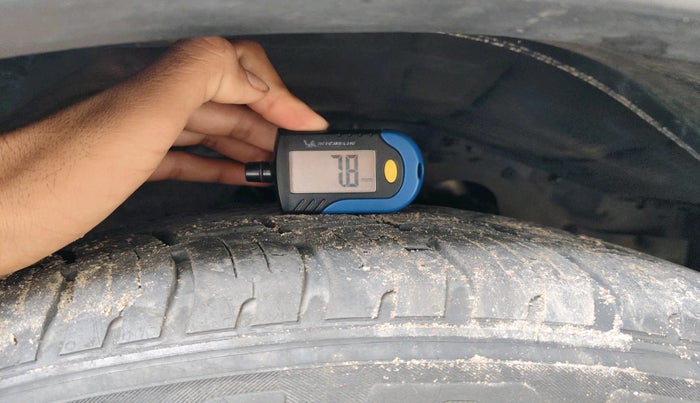 2017 Tata Hexa XTA 4X2 6 STR, Diesel, Automatic, 2,56,116 km, tyre