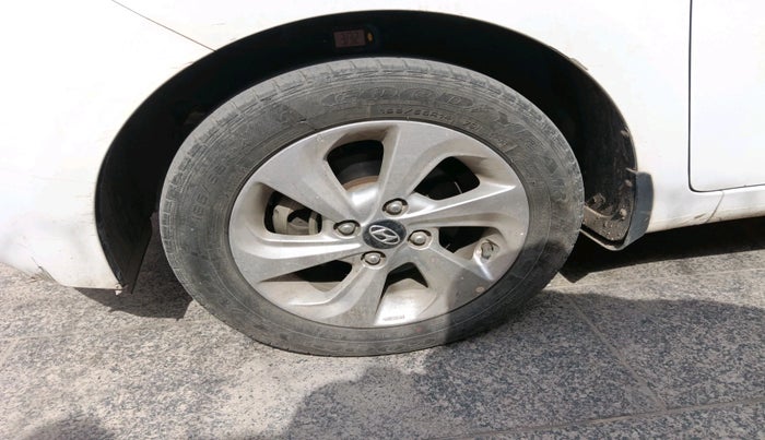 2019 Hyundai Xcent SX 1.2, Petrol, Manual, 35,446 km, tyre