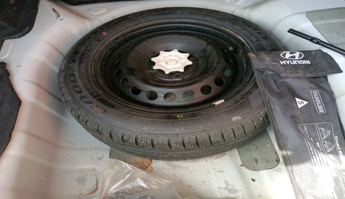 2019 Hyundai Xcent SX 1.2, Petrol, Manual, 35,446 km, tyre