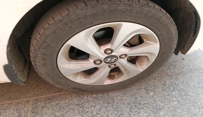 2019 Hyundai Xcent SX 1.2, Petrol, Manual, 35,446 km, tyre