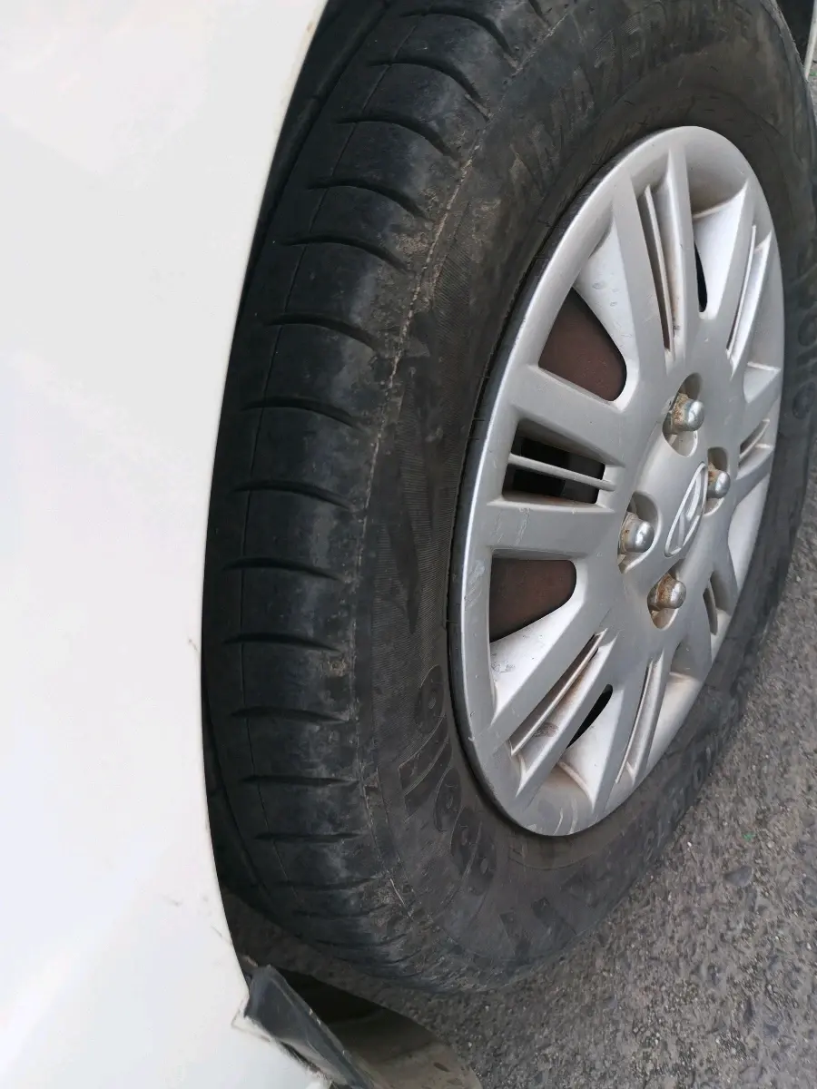 2013 Hyundai Santro Xing GLS, Petrol, Manual, 64,475 km, tyre