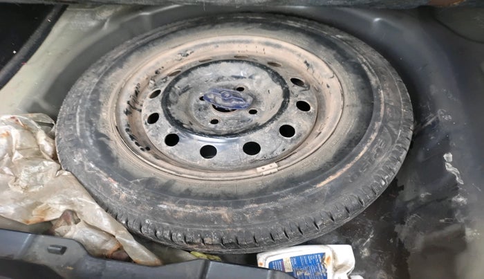 2017 Maruti Dzire VXI, Petrol, Manual, 75,323 km, tyre