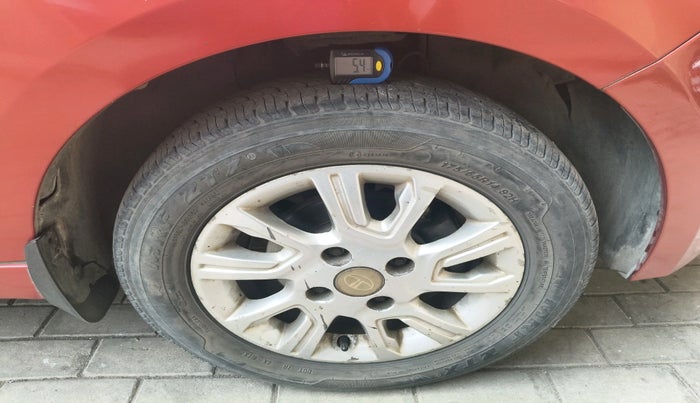 2017 Tata Tiago XZA PETROL, Petrol, Automatic, 67,407 km, tyre