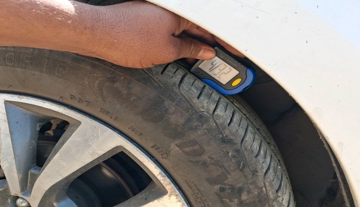 2014 Hyundai Verna FLUIDIC 1.6 CRDI SX, Diesel, Manual, 1,90,722 km, tyre