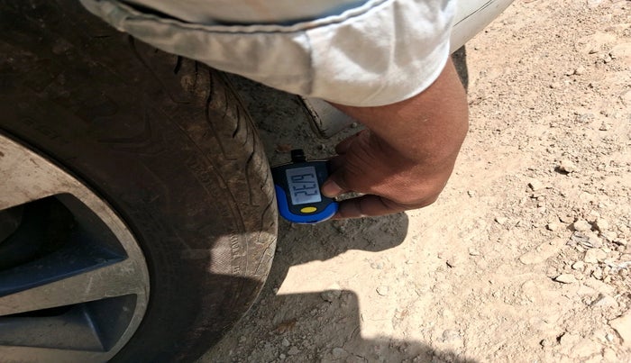 2014 Hyundai Verna FLUIDIC 1.6 CRDI SX, Diesel, Manual, 1,90,722 km, tyre