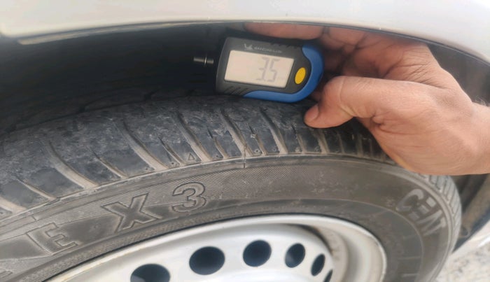 2012 Honda Brio E MT, Petrol, Manual, 1,00,079 km, tyre