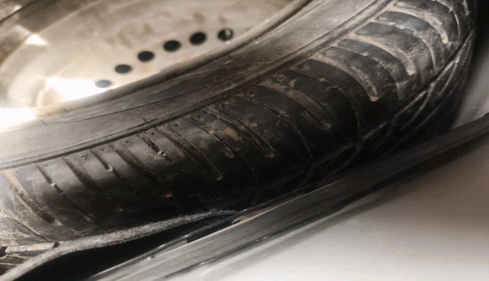 2012 Honda Brio E MT, Petrol, Manual, 1,00,079 km, tyre