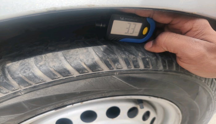 2012 Honda Brio E MT, Petrol, Manual, 1,00,079 km, tyre