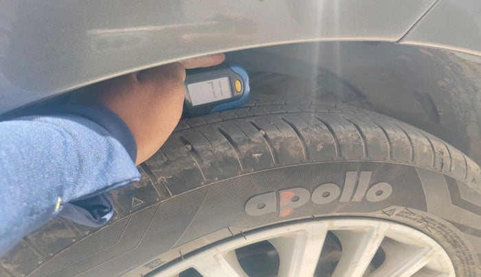 2022 Maruti Dzire ZXI CNG, CNG, Manual, 1,07,394 km, tyre