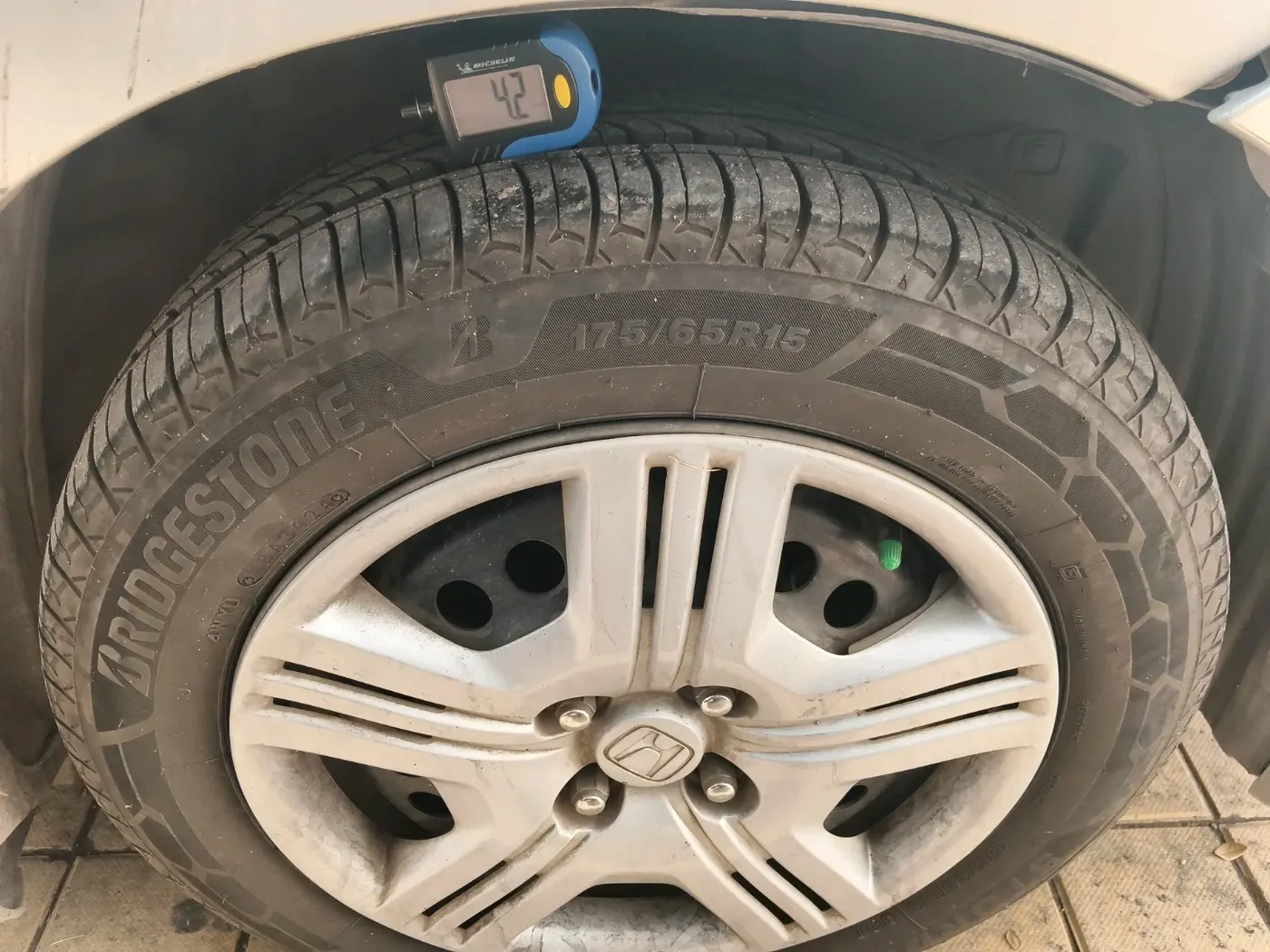 2011 Honda City 1.5L I-VTEC S MT, Petrol, Manual, 1,21,052 km, tyre