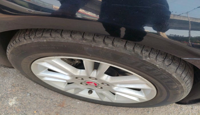 2017 Jaguar XE PRESTIGE DIESEL, Diesel, Automatic, 95,204 km, tyre