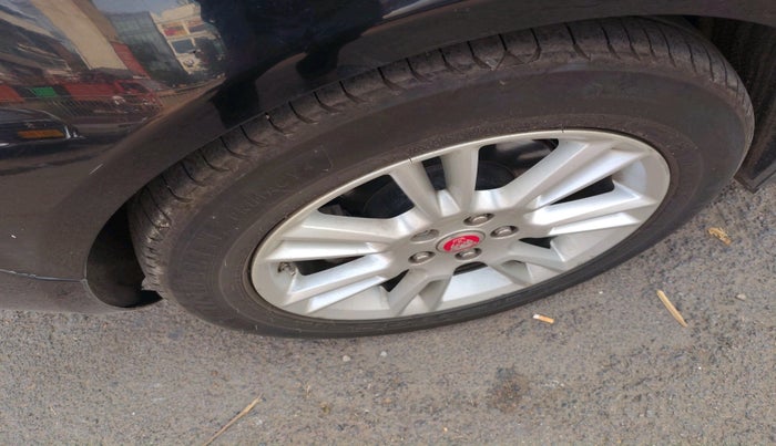 2017 Jaguar XE PRESTIGE DIESEL, Diesel, Automatic, 95,204 km, tyre