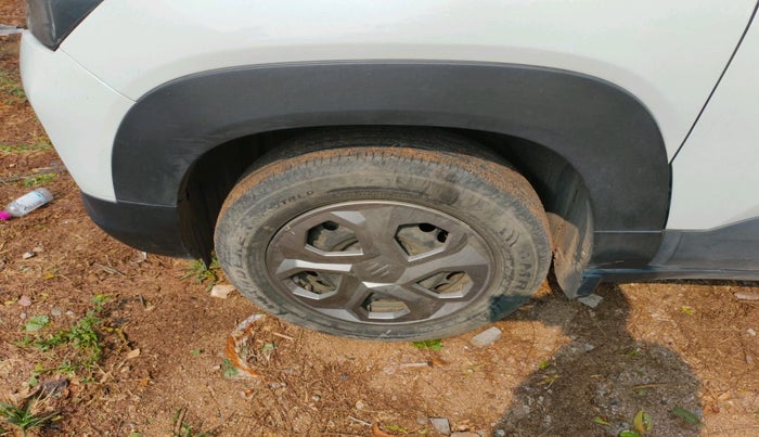 2023 Maruti BREZZA VXI AT SMART HYBRID, Petrol, Automatic, 19,585 km, tyre