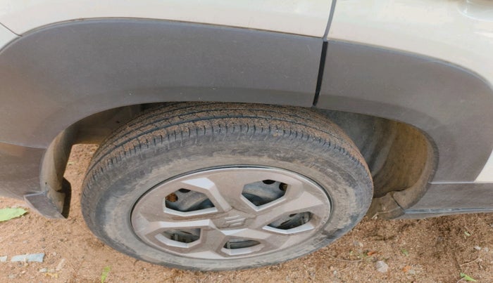 2023 Maruti BREZZA VXI AT SMART HYBRID, Petrol, Automatic, 19,585 km, tyre