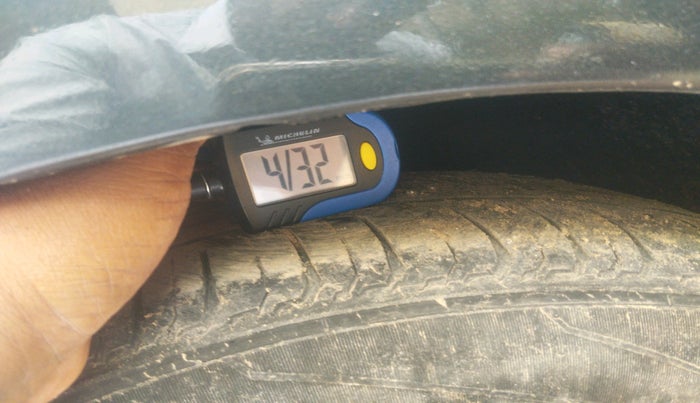 2016 Volkswagen Polo COMFORTLINE 1.5L, Diesel, Manual, 2,65,256 km, tyre