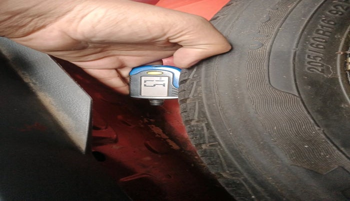 2016 Maruti Vitara Brezza VDI, Diesel, Manual, 1,42,660 km, tyre