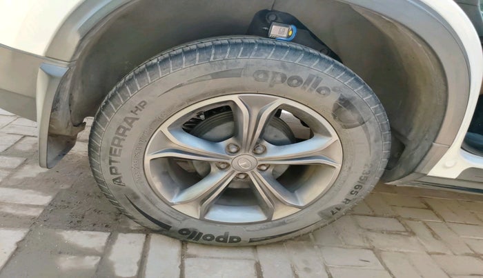 2021 Tata Harrier XZA 2.0L, Diesel, Automatic, 36,224 km, tyre