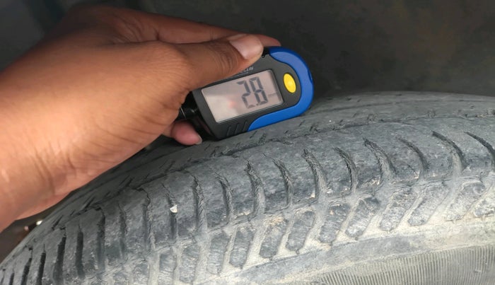 2017 Maruti Dzire VDI, Diesel, Manual, 1,59,166 km, tyre