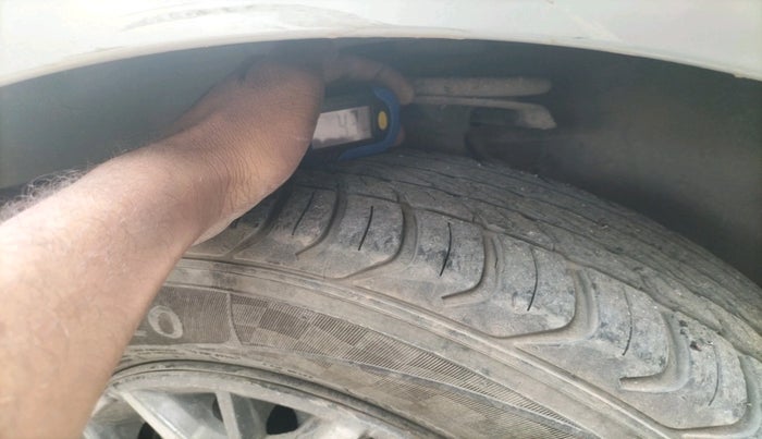 2011 Maruti Swift Dzire VXI, Petrol, Manual, 1,18,096 km, tyre