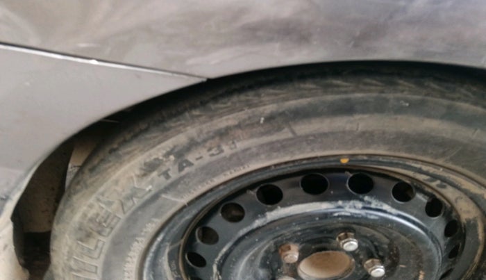 2011 Honda Civic 1.8L I-VTEC V MT SUNROOF, Petrol, Manual, 1,04,283 km, tyre