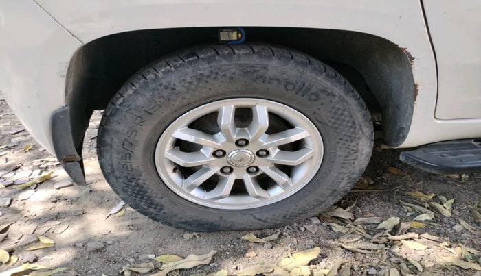 2016 Mahindra TUV300 T8, Diesel, Manual, 73,386 km, tyre