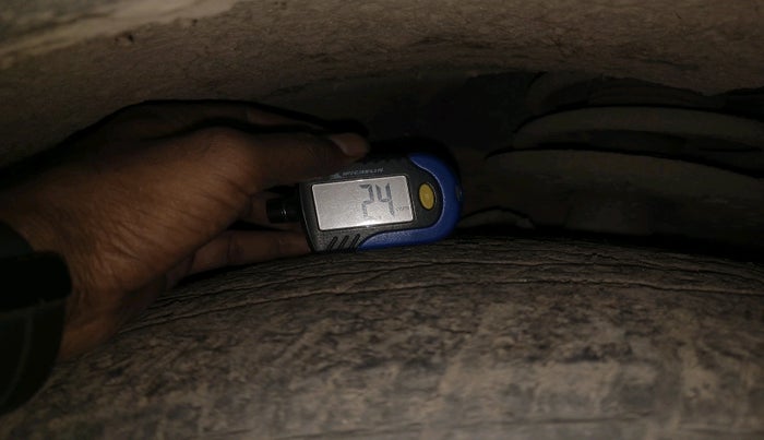 2017 Mahindra XUV500 W10 1.99, Diesel, Manual, 1,45,145 km, tyre