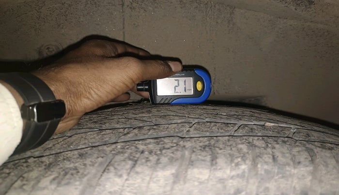 2017 Mahindra XUV500 W10 1.99, Diesel, Manual, 1,45,145 km, tyre