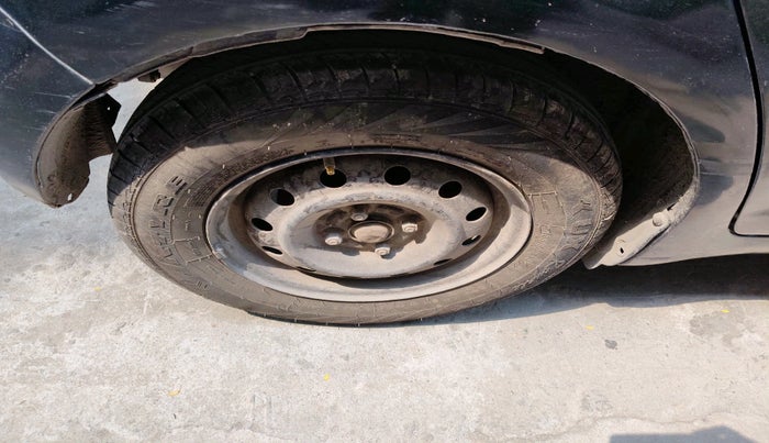 2007 Maruti Swift VXI 1.3, Petrol, Manual, 1,34,083 km, tyre