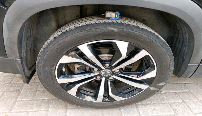 2024 MG HECTOR PLUS SHARP PRO 1.5 TURBO MT 7 STR, Petrol, Manual, 11,216 km, tyre