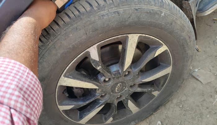 2019 Mahindra XUV500 W11, Diesel, Manual, 66,182 km, tyre