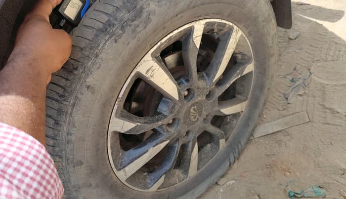 2019 Mahindra XUV500 W11, Diesel, Manual, 66,182 km, tyre
