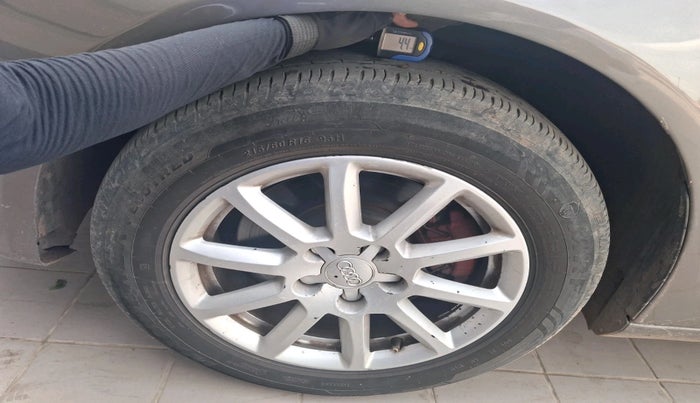 2014 Audi A4 35 TDI PREMIUM, Diesel, Automatic, 1,05,048 km, tyre