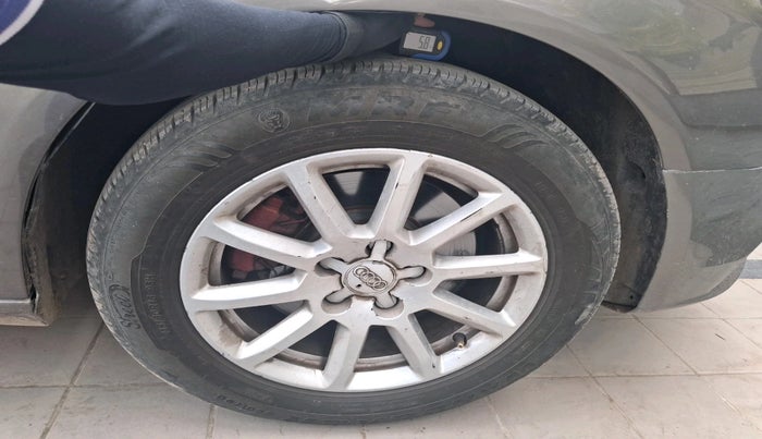 2014 Audi A4 35 TDI PREMIUM, Diesel, Automatic, 1,05,048 km, tyre