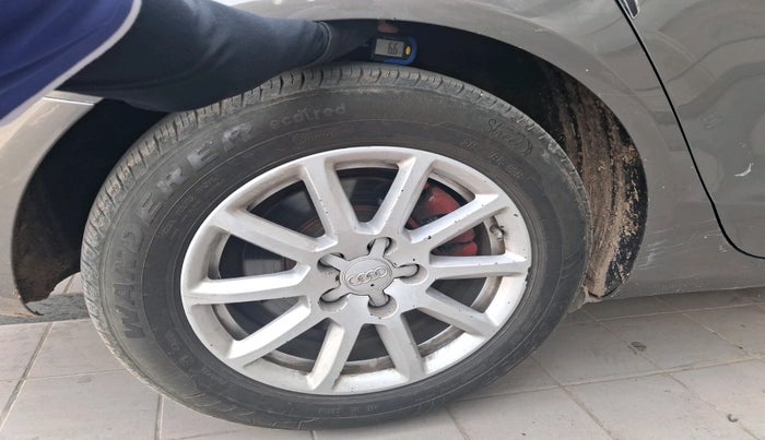 2014 Audi A4 35 TDI PREMIUM, Diesel, Automatic, 1,05,048 km, tyre