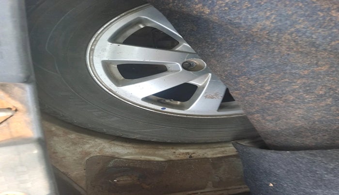 2010 Maruti Swift ZXI, Petrol, Manual, 1,20,986 km, tyre