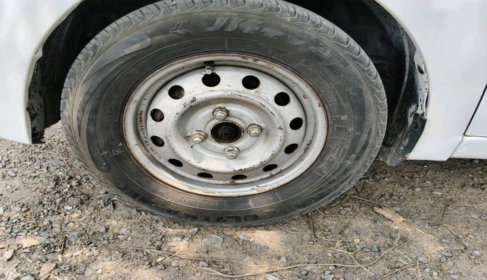 2013 Hyundai i10 MAGNA 1.1 LPG, Petrol, Manual, 57,864 km, tyre