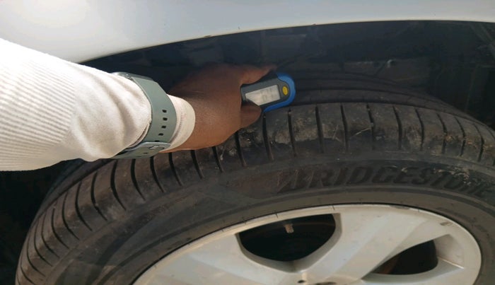 2010 Mercedes Benz GL Class 350 CDI BLUE EFFICIENCY, Diesel, Automatic, 1,55,898 km, tyre