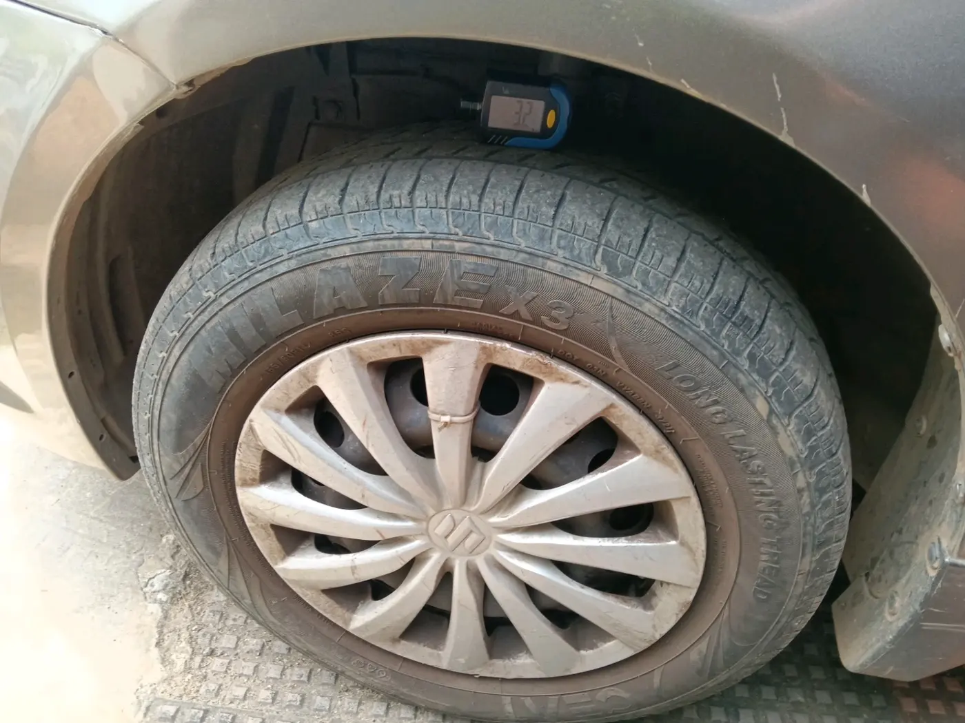 2015 Maruti Swift Dzire VDI, Diesel, Manual, 81,319 km, tyre