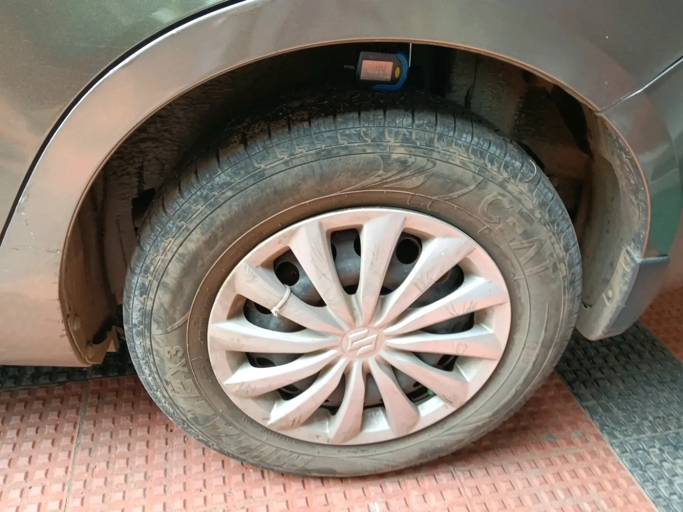 2015 Maruti Swift Dzire VDI, Diesel, Manual, 81,319 km, tyre