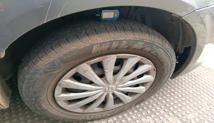 2015 Maruti Swift Dzire VDI, Diesel, Manual, 81,319 km, tyre