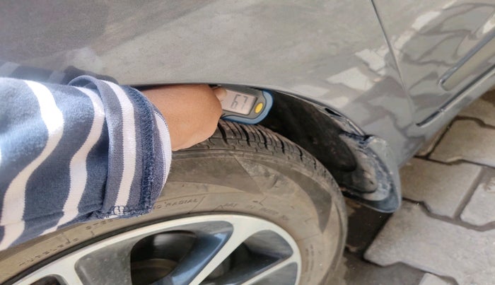 2017 Hyundai Grand i10 ASTA 1.2 KAPPA VTVT, CNG, Manual, 62,502 km, tyre