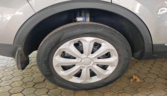 2025 MG ASTOR Sprint 1.5 MT (Ivory), Petrol, Manual, 10,171 km, tyre