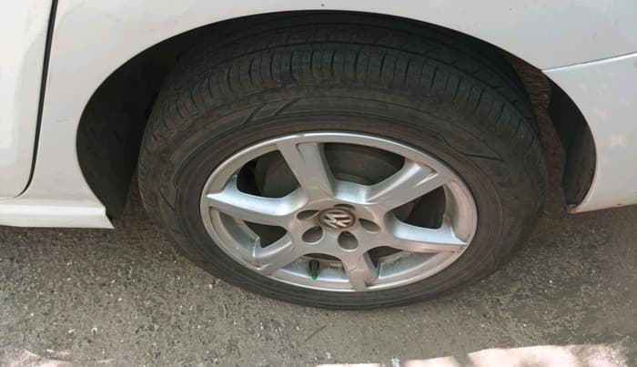 2013 Volkswagen Vento HIGHLINE DIESEL 1.6, Diesel, Manual, 60,110 km, tyre