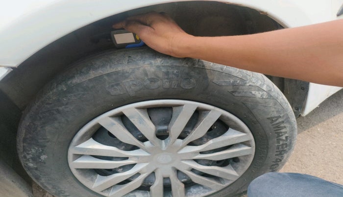 2016 Maruti Swift Dzire TOUR DIESEL, Diesel, Manual, 90,186 km, tyre